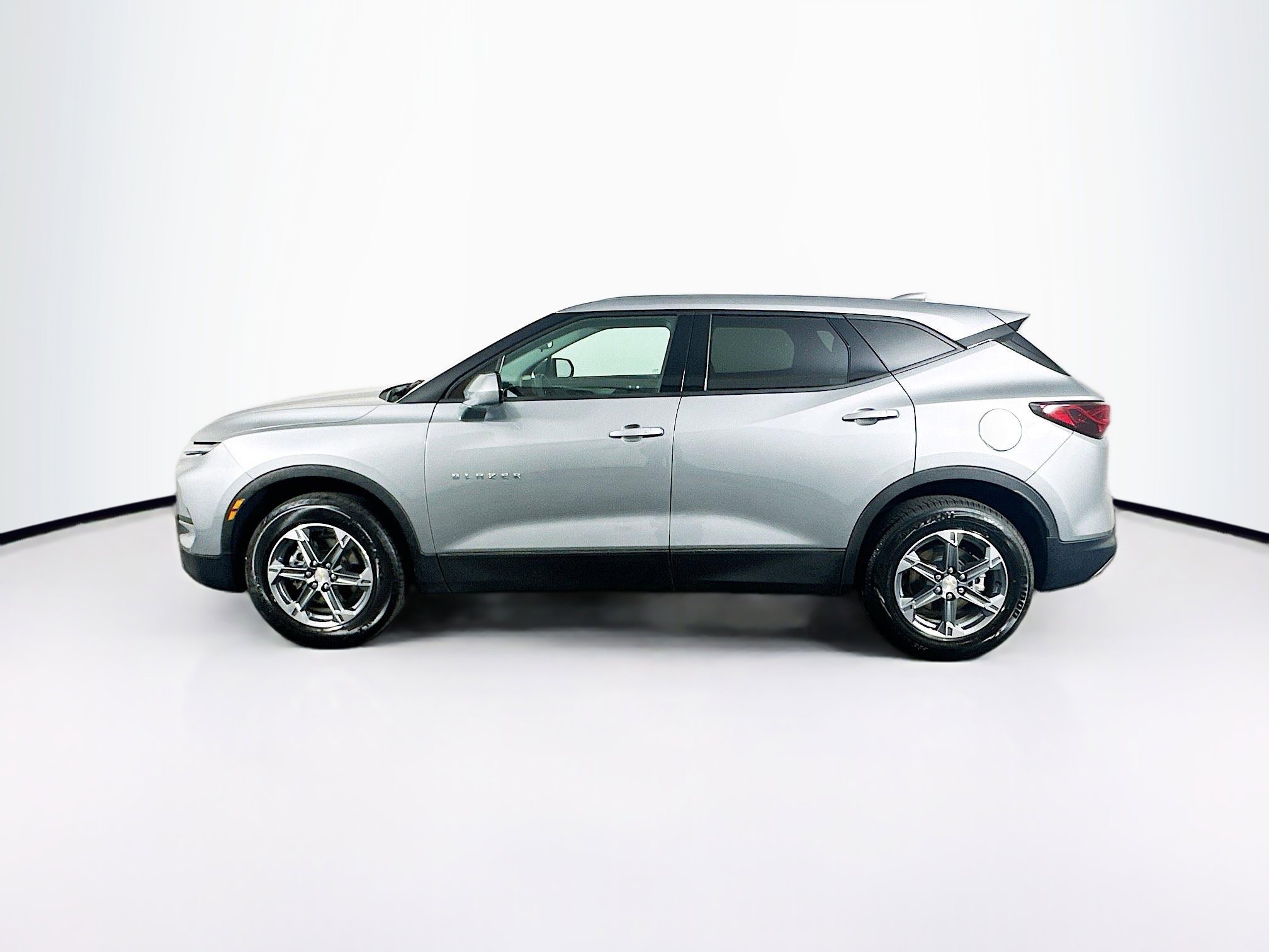 Used 2025 Chevrolet Blazer LT FWD image 4