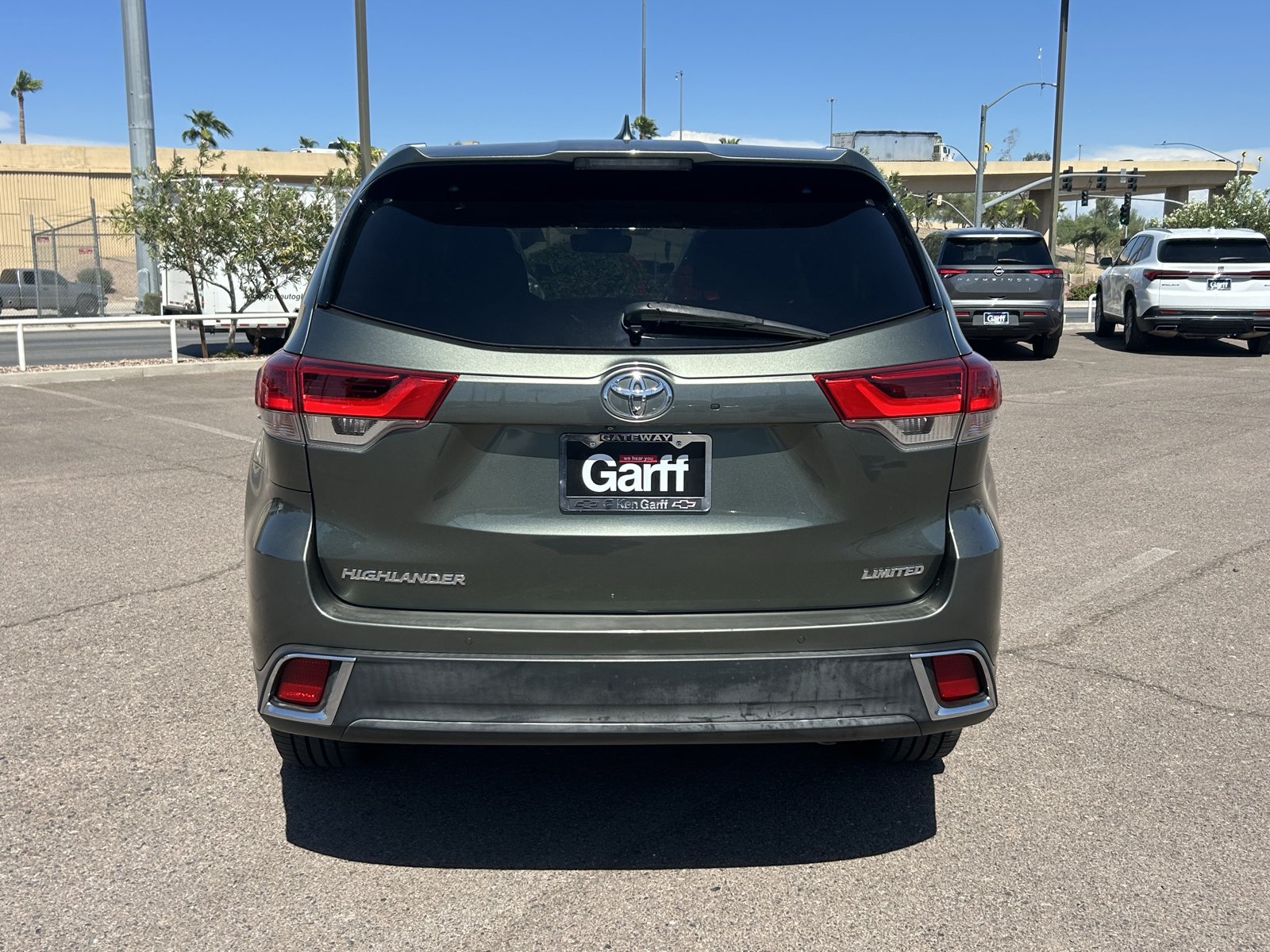 Used 2017 Toyota Highlander Limited FWD image 4