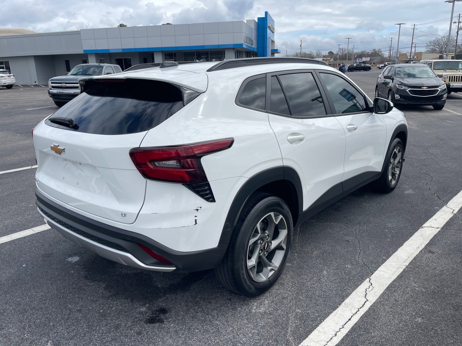 Used 2024 Chevrolet Trax LT w/ Sunroof Package image 15