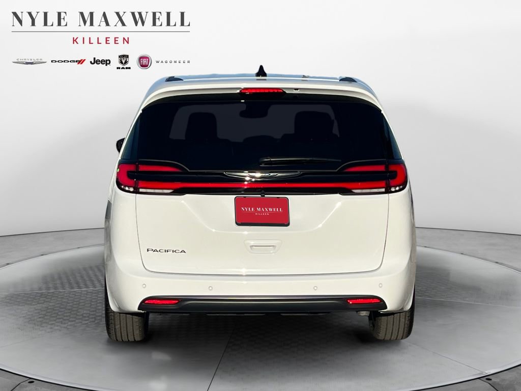New 2026 Chrysler Pacifica Select image 15