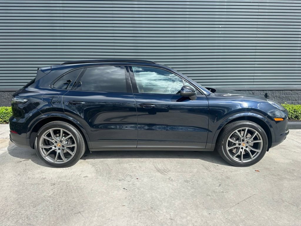 Certified 2023 Porsche Cayenne Platinum Edition image 10