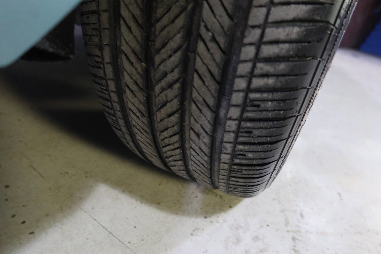 Used 2002 Ford Thunderbird Deluxe image 32