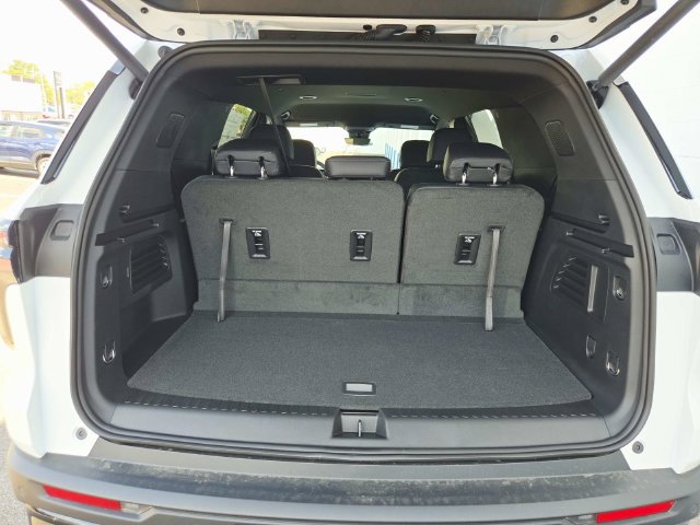New 2027 Chevrolet Traverse LT w/ Midnight/Sport Edition FWD image 14