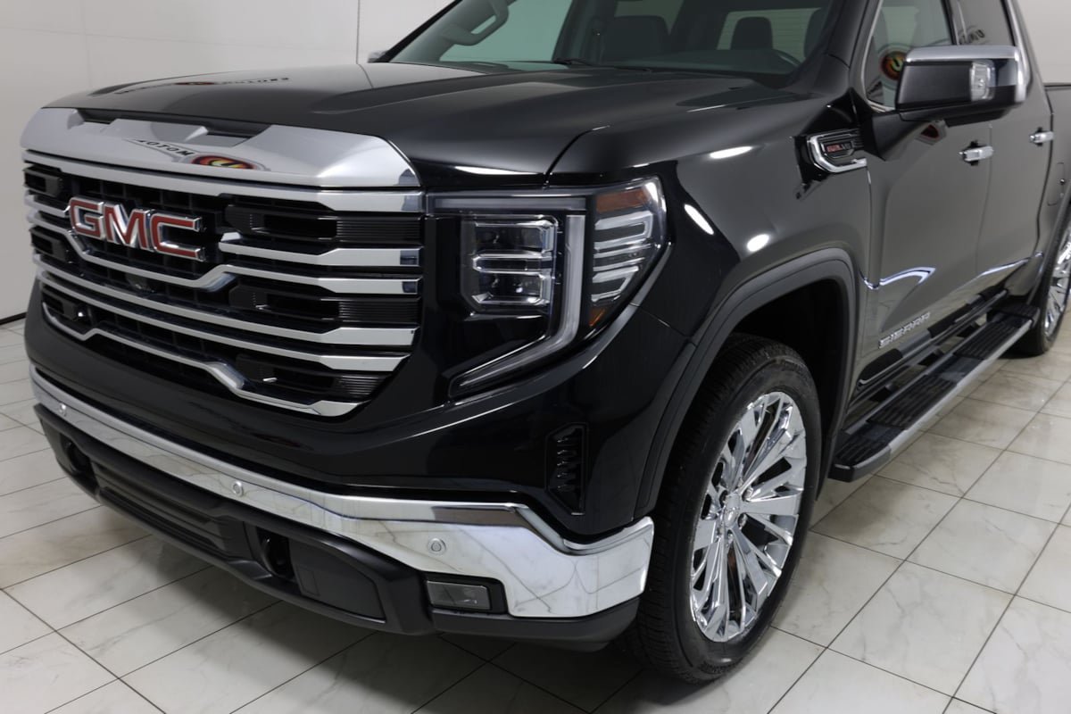 Used 2023 GMC Sierra 1500 SLT w/ SLT Premium Package AWD/4WD image 46