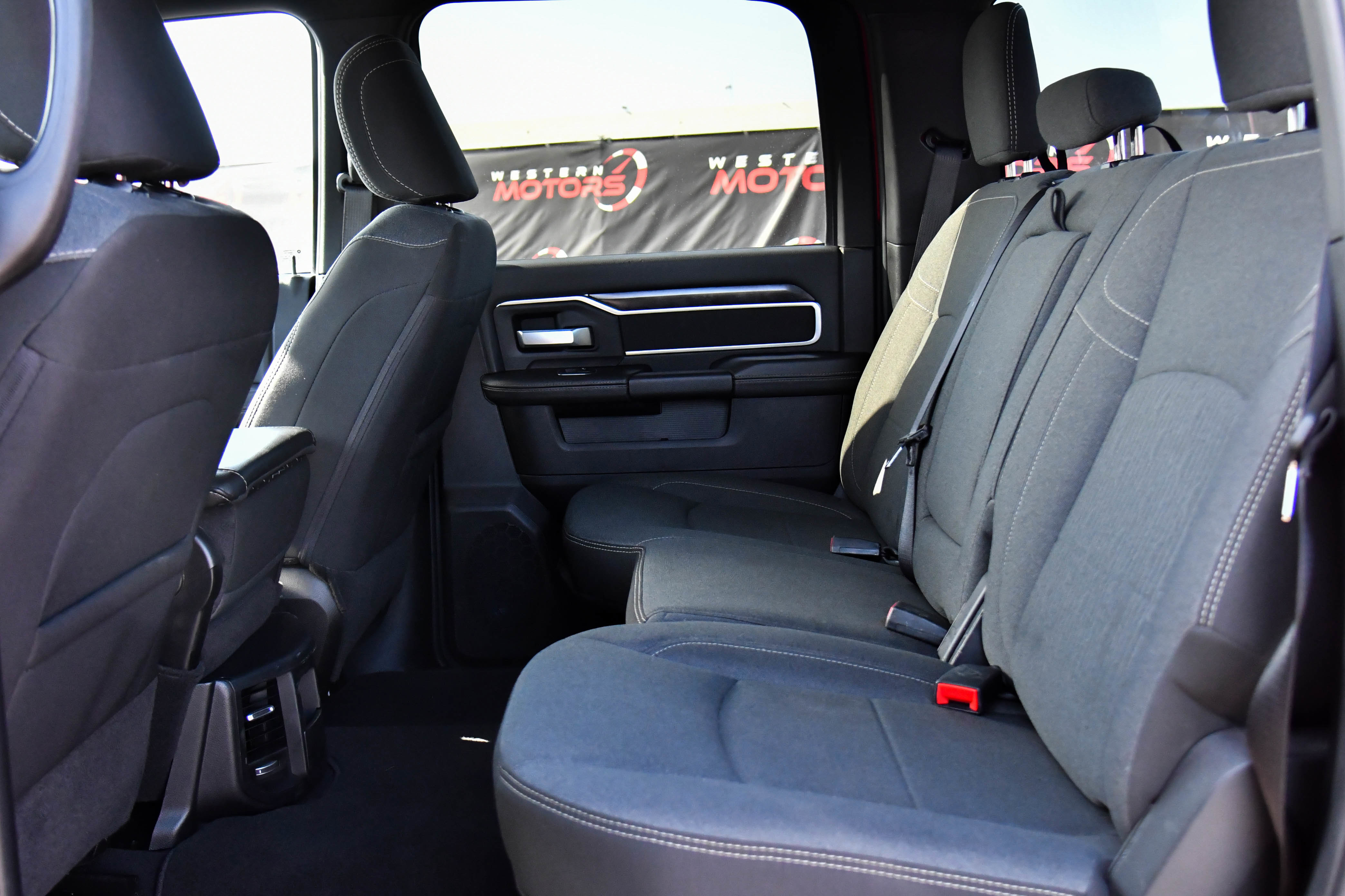 Used 2024 RAM 2500 Big Horn w/ Night Edition AWD/4WD image 40