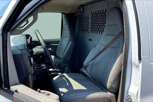 New 2025 Chevrolet Express 3500 w/ Driver Convenience Package image 10