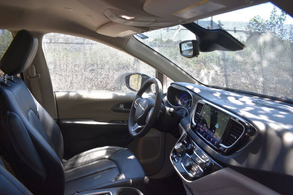 Used 2024 Chrysler Pacifica Touring-L FWD image 18