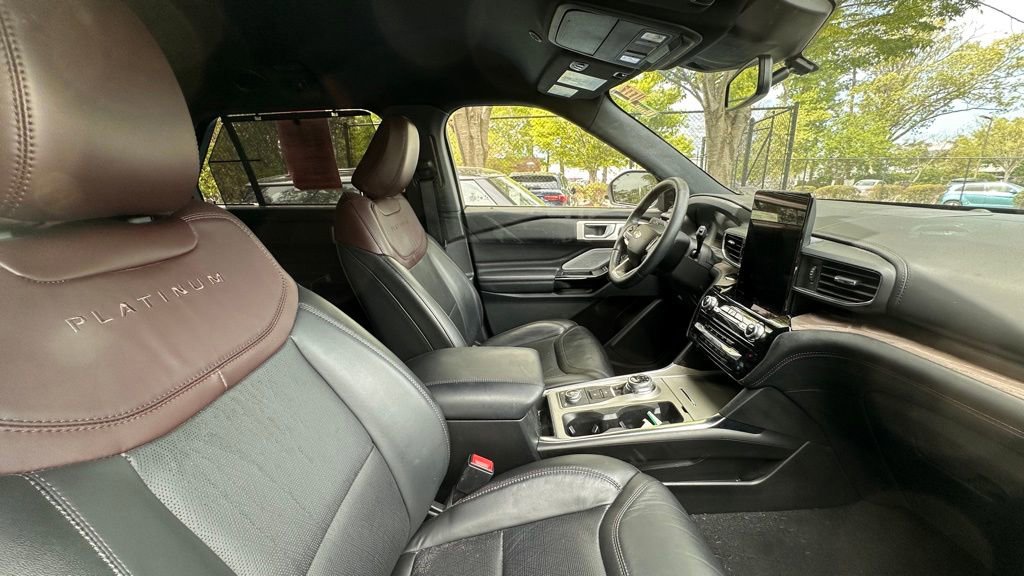 Used 2022 Ford Explorer Platinum w/ Equipment Group 601A image 4