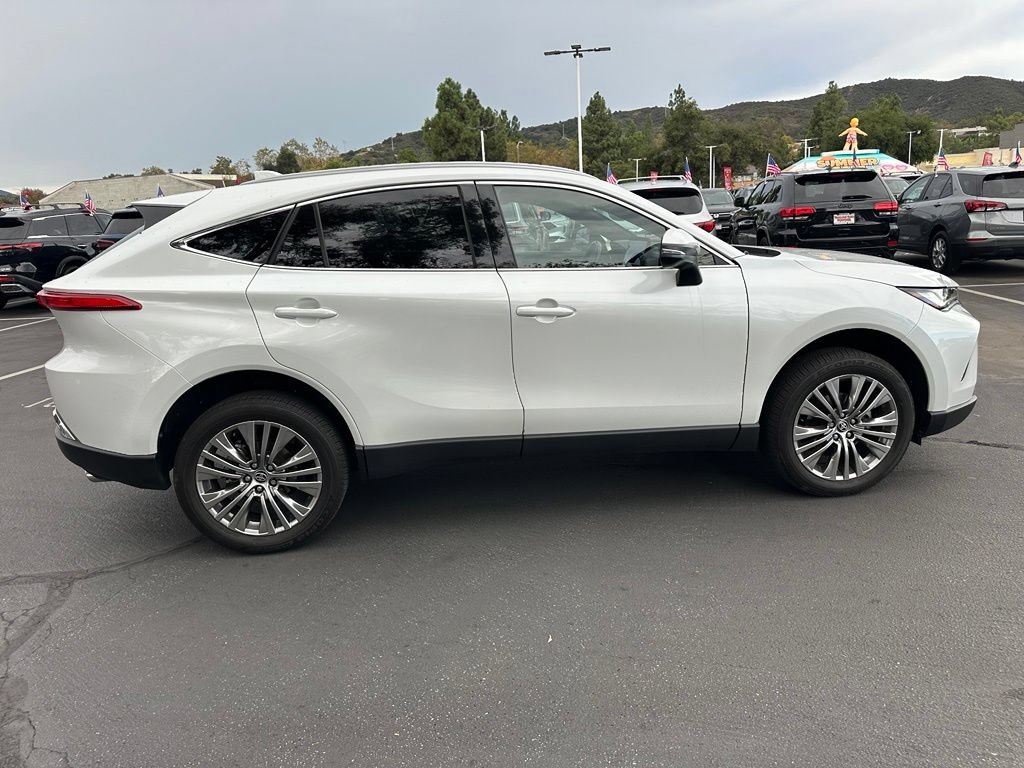 Used 2024 Toyota Venza XLE AWD/4WD image 4