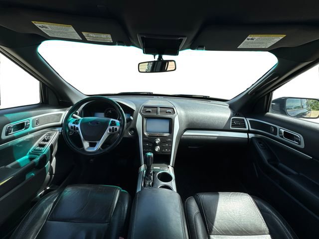 Used 2014 Ford Explorer XLT w/ Equipment Group 202A AWD/4WD image 13