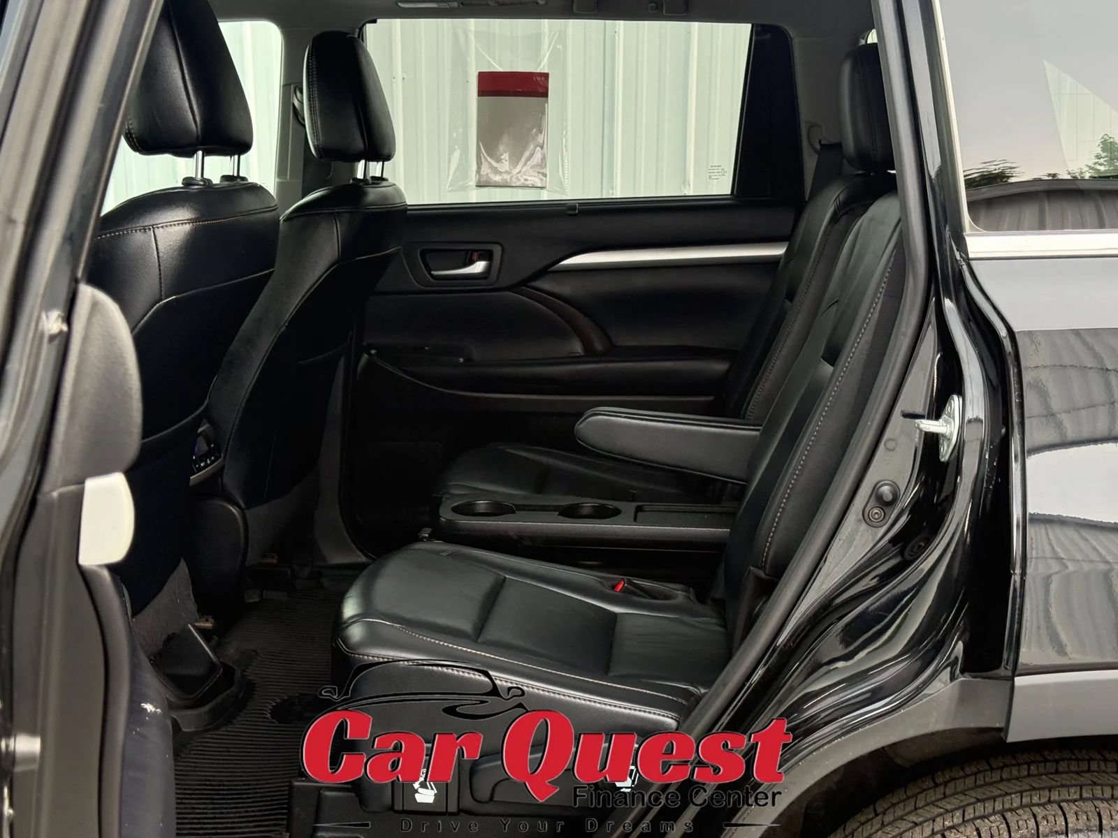 Used 2019 Toyota Highlander XLE w/ Preferred Accessory Package AWD/4WD image 12