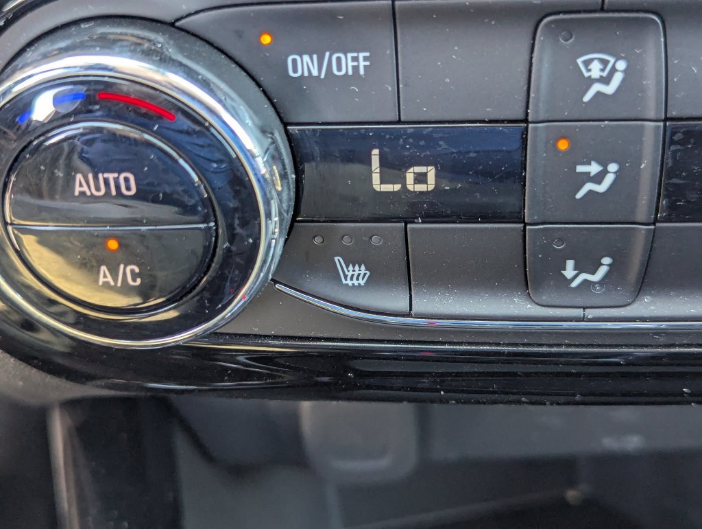 Used 2024 Chevrolet Trax LT w/ Driver Confidence Package FWD image 18