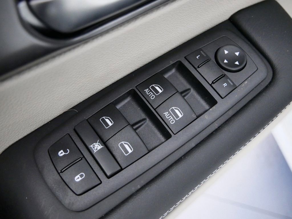 New 2024 Chrysler Pacifica Touring-L image 35