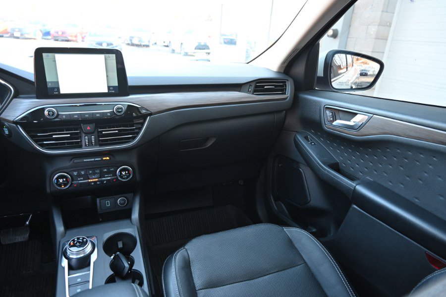 Used 2020 Ford Escape Titanium image 16