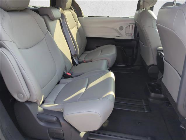 Used 2025 Toyota Sienna XLE FWD image 22