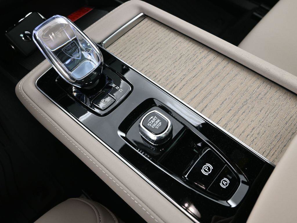 New 2026 Volvo XC90 T8 Plus w/ Protection Package Premier AWD/4WD image 18