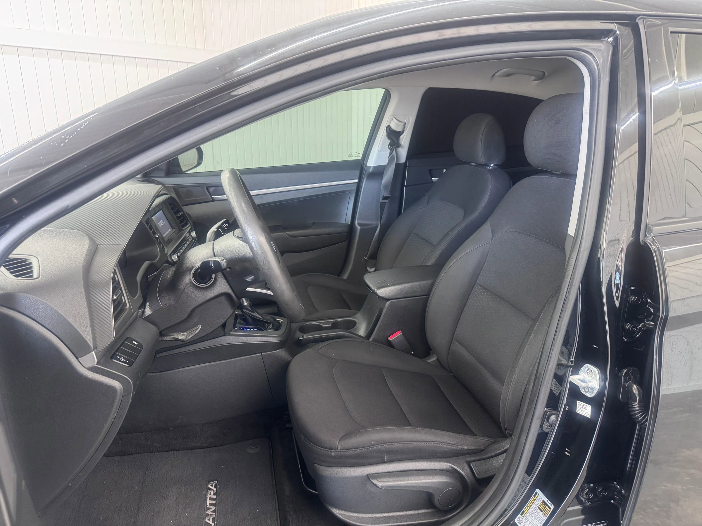 Used 2019 Hyundai Elantra SE w/ Cargo Package FWD image 9