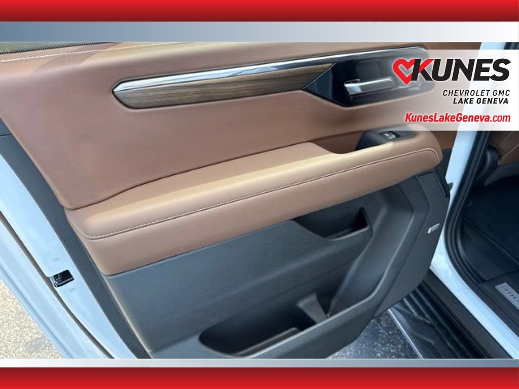 New 2026 Chevrolet Suburban High Country w/ Sun And Tow Package AWD/4WD image 19