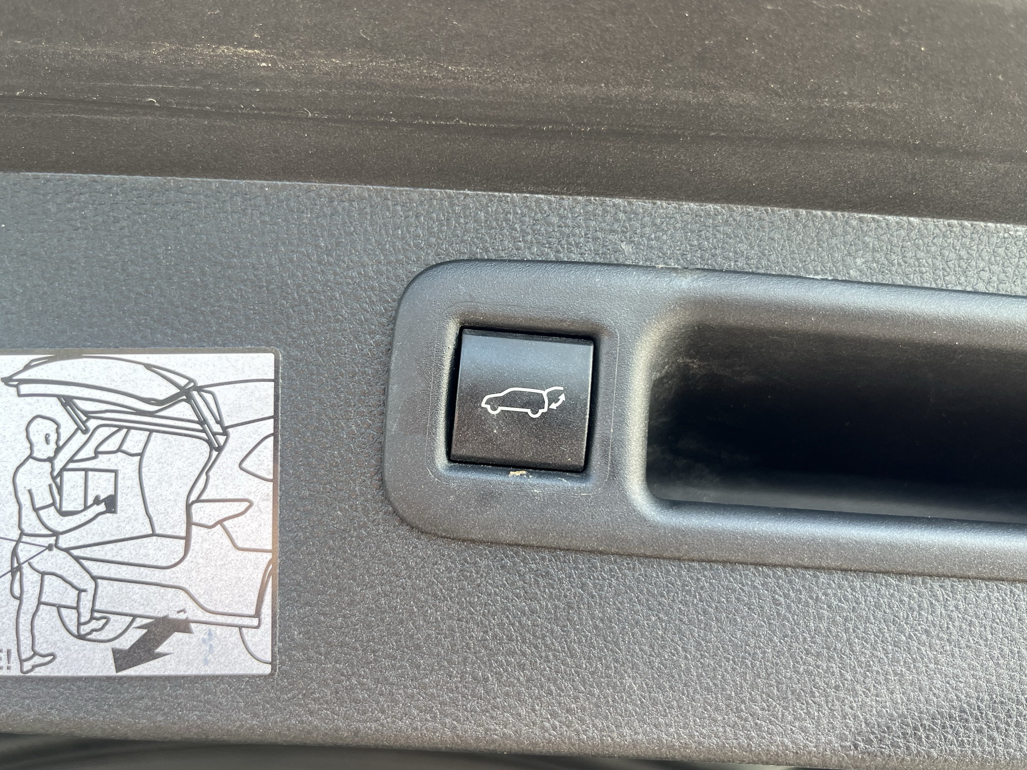 Used 2024 Toyota Highlander XLE FWD image 13