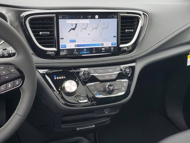 New 2026 Chrysler Pacifica Select w/ S Appearance Package FWD image 15