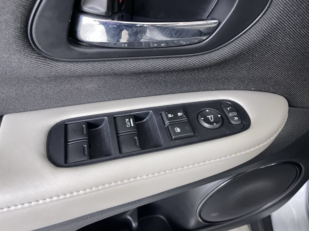 Used 2021 Honda HR-V LX image 11