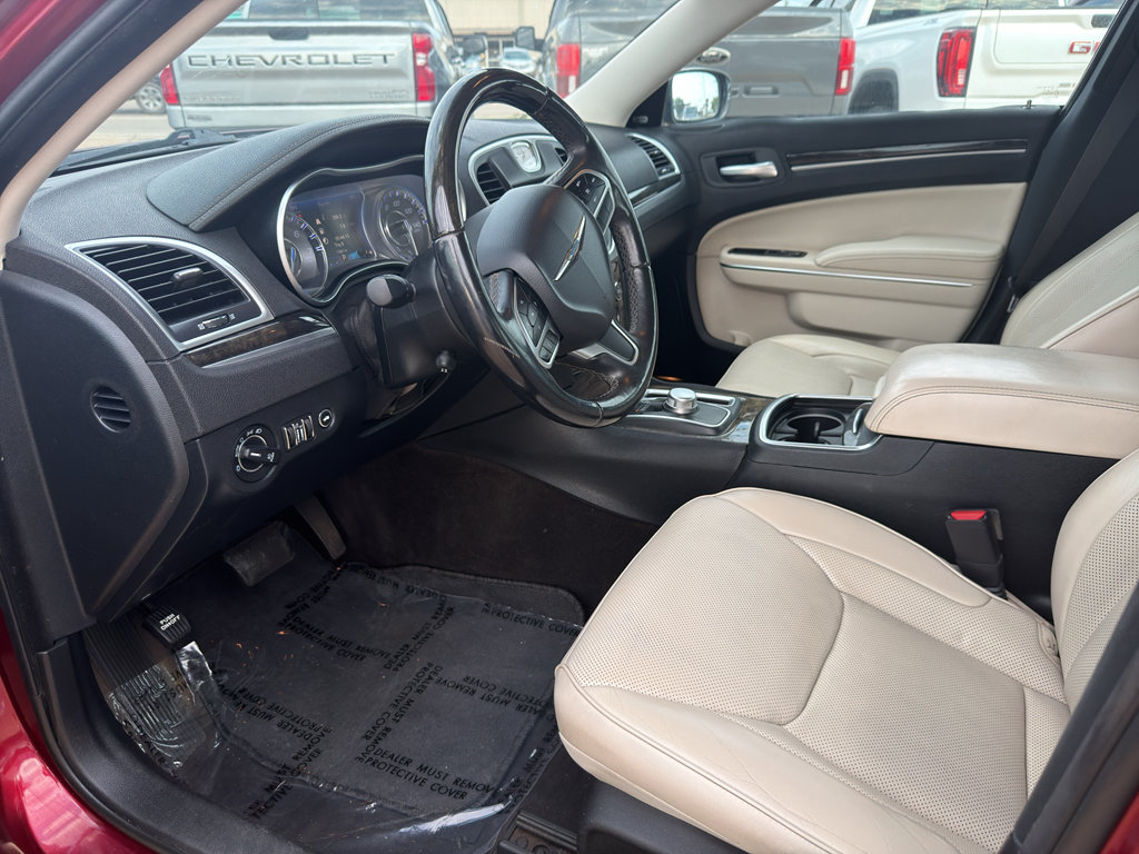 Used 2018 Chrysler 300 Limited RWD image 22