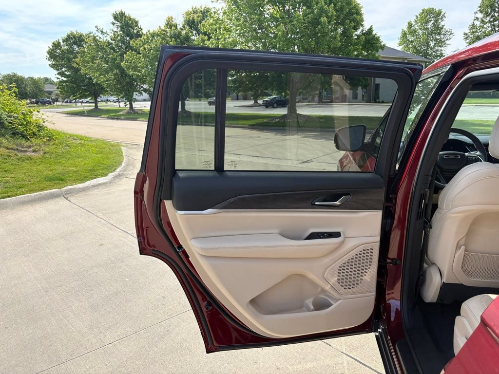 Used 2023 Jeep Grand Cherokee L Limited AWD/4WD image 44