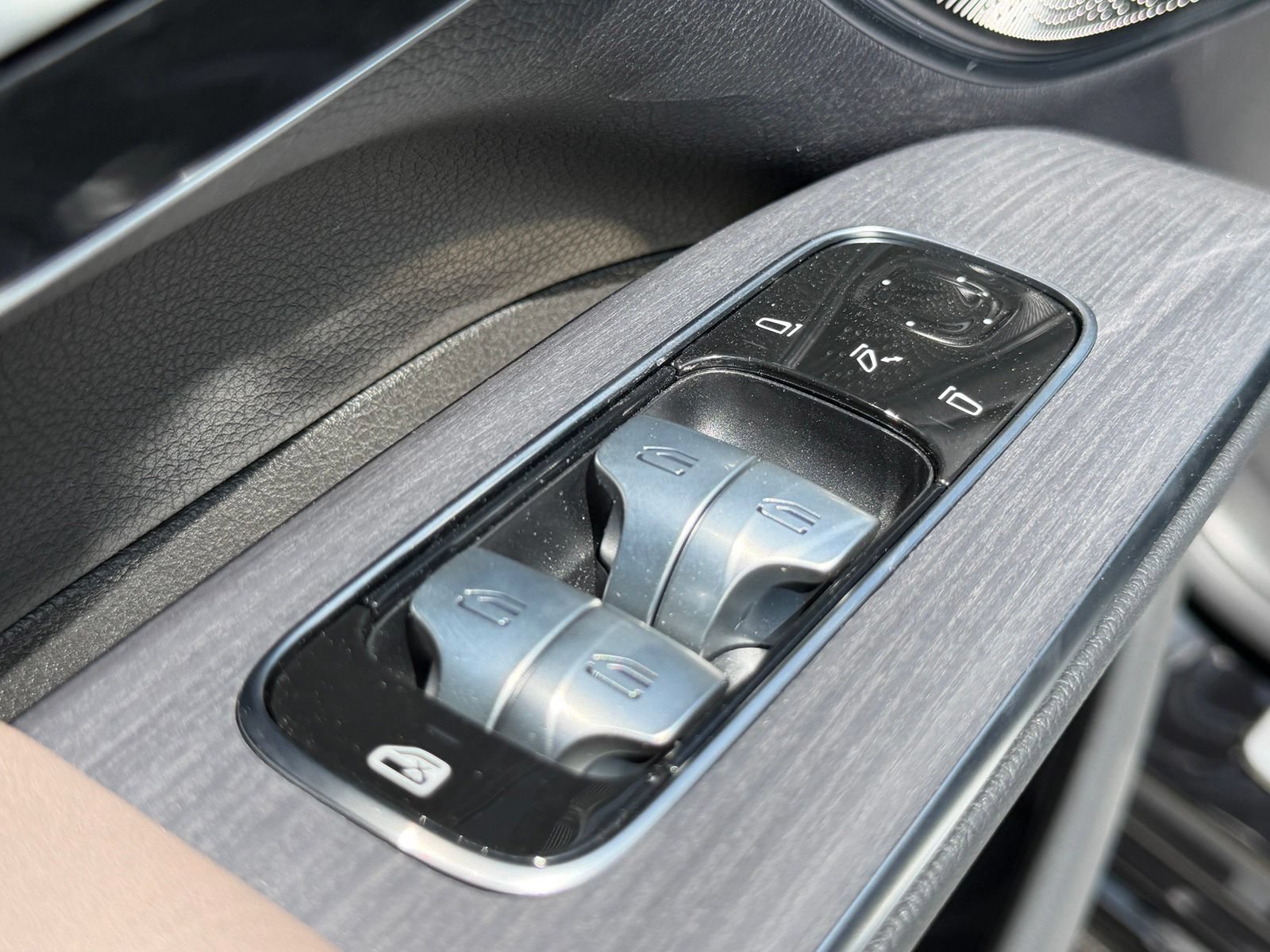 New 2026 Mercedes-Benz EQS 550 4MATIC SUV image 17