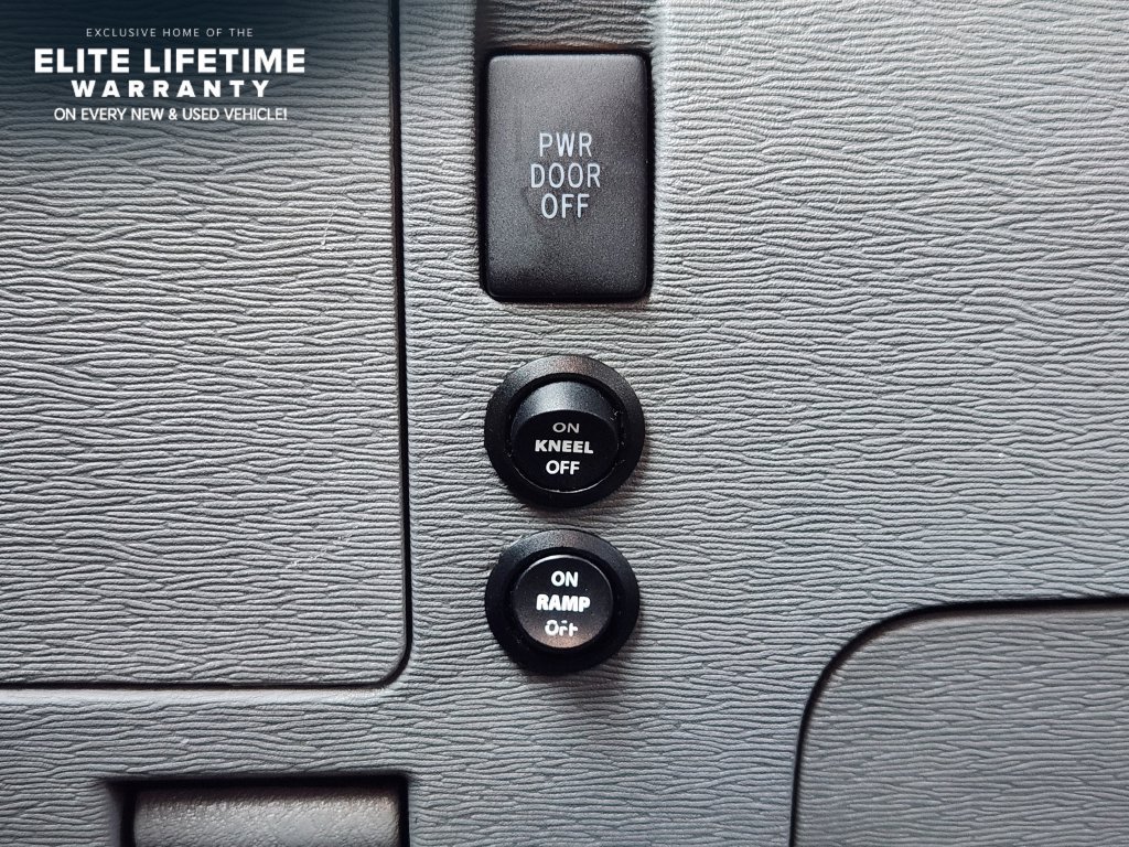 Used 2014 Toyota Sienna XLE FWD image 22