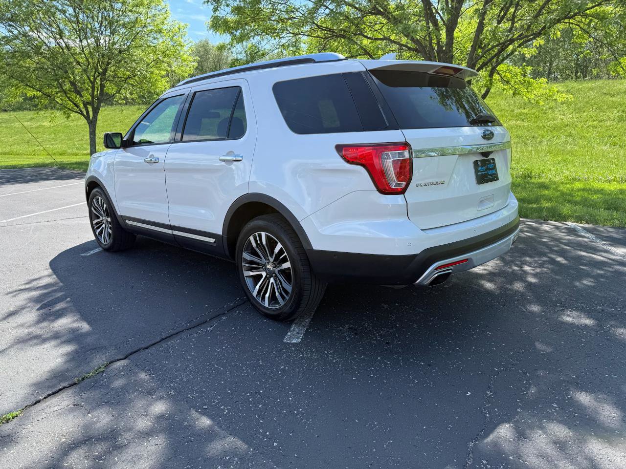 Used 2016 Ford Explorer Platinum image 17