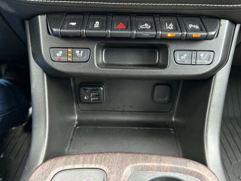 Used 2022 GMC Canyon Denali image 24