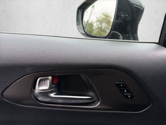 Used 2025 Chrysler Pacifica Select FWD image 20