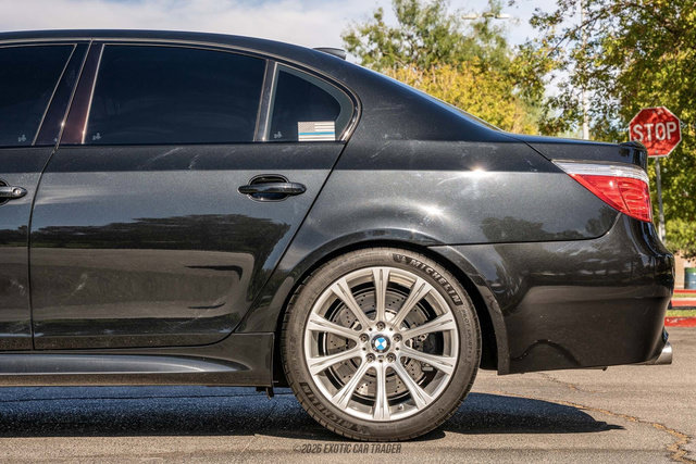 Used 2010 BMW M5 RWD image 5