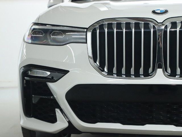 Certified 2022 BMW X7 xDrive40i w/ M Sport Package AWD/4WD image 7