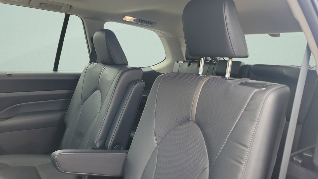 Certified 2024 Toyota Grand Highlander Platinum AWD/4WD image 10