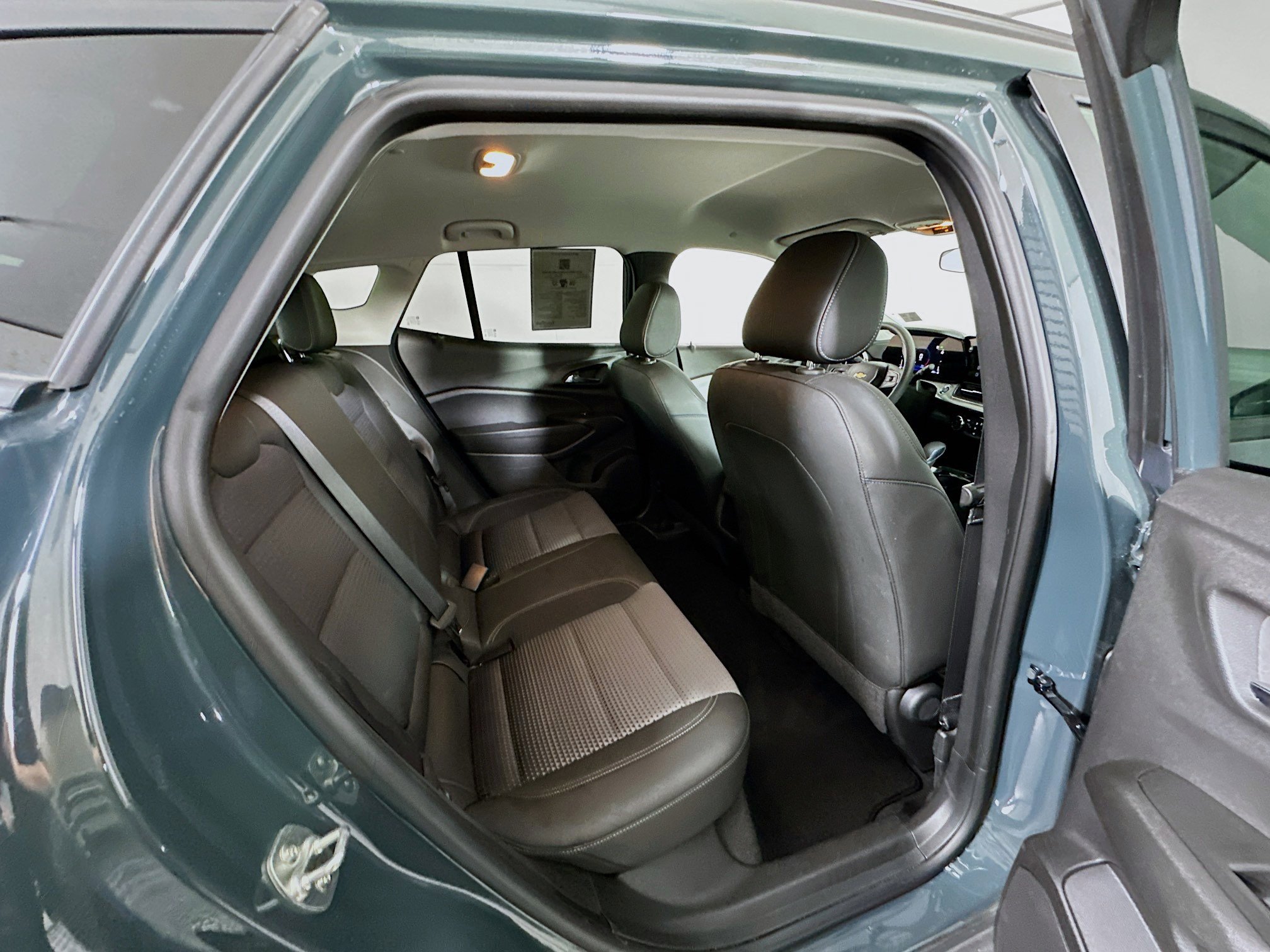 Used 2025 Chevrolet Trax LT image 29