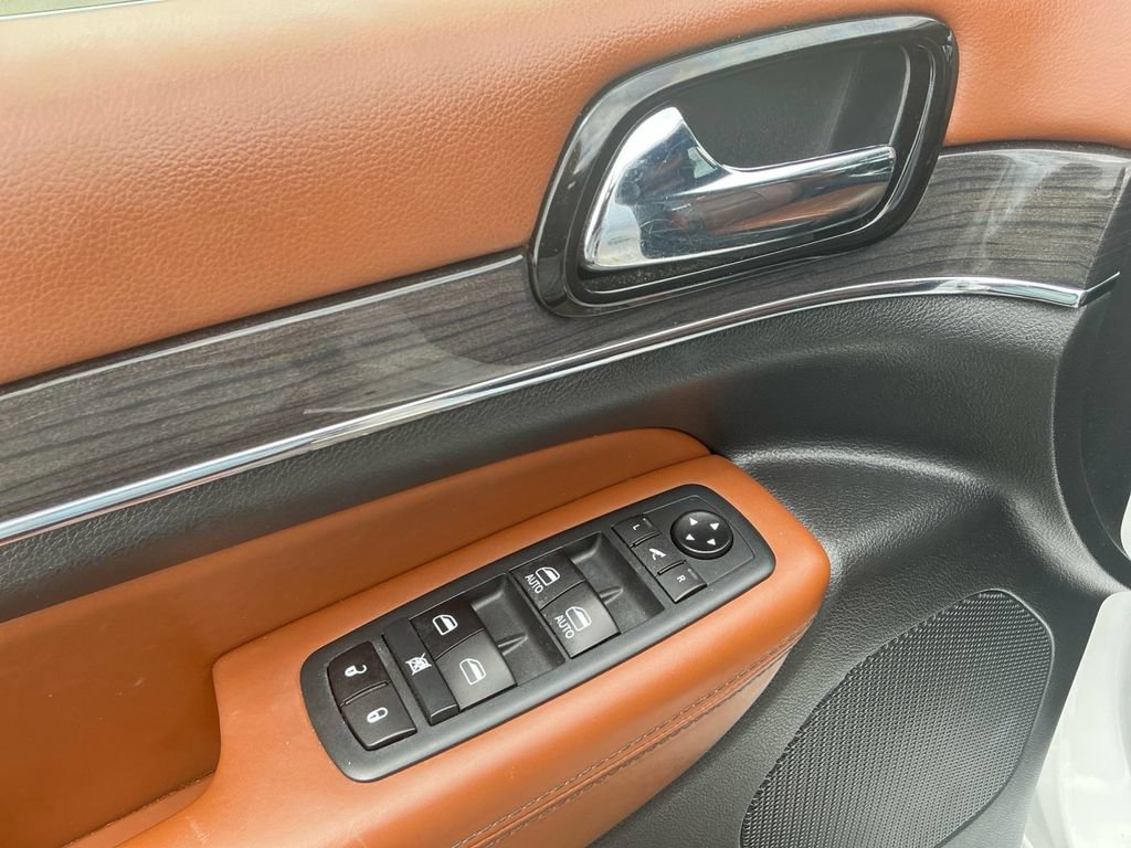 Used 2020 Jeep Grand Cherokee Overland AWD/4WD image 16