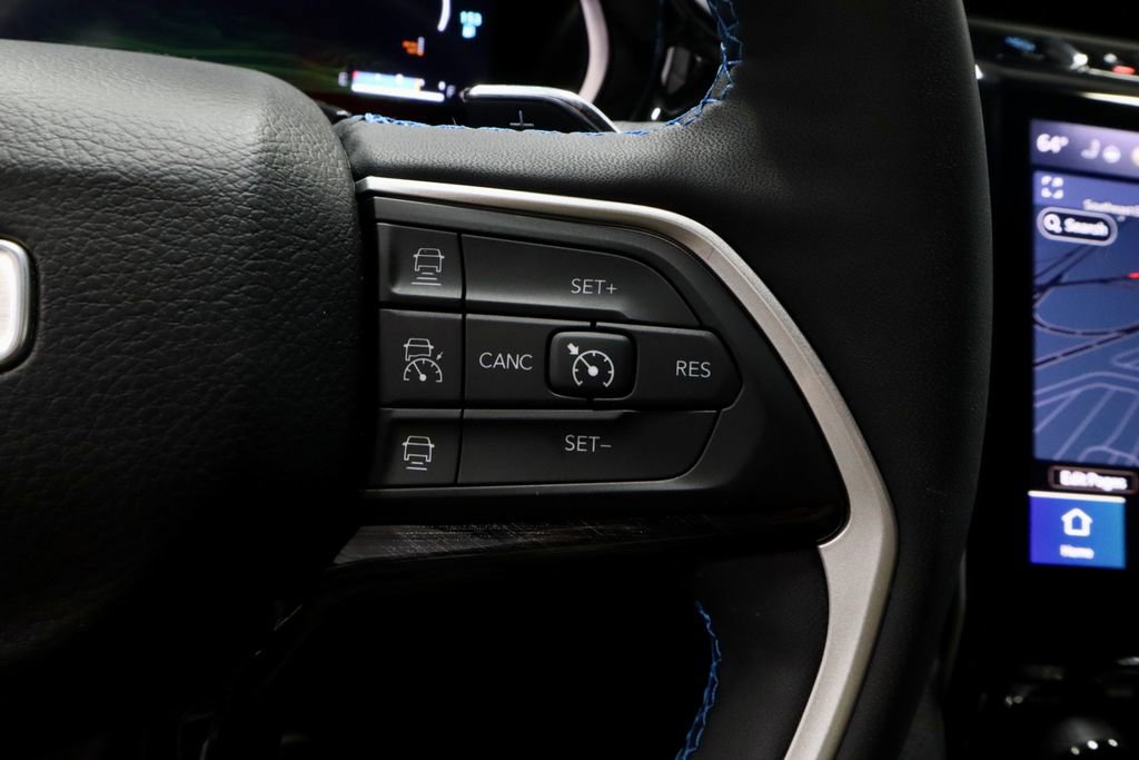 Used 2022 Jeep Grand Cherokee Trailhawk w/ Luxury Tech Group III image 30