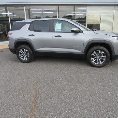Used 2026 Chevrolet Equinox LT FWD image 2