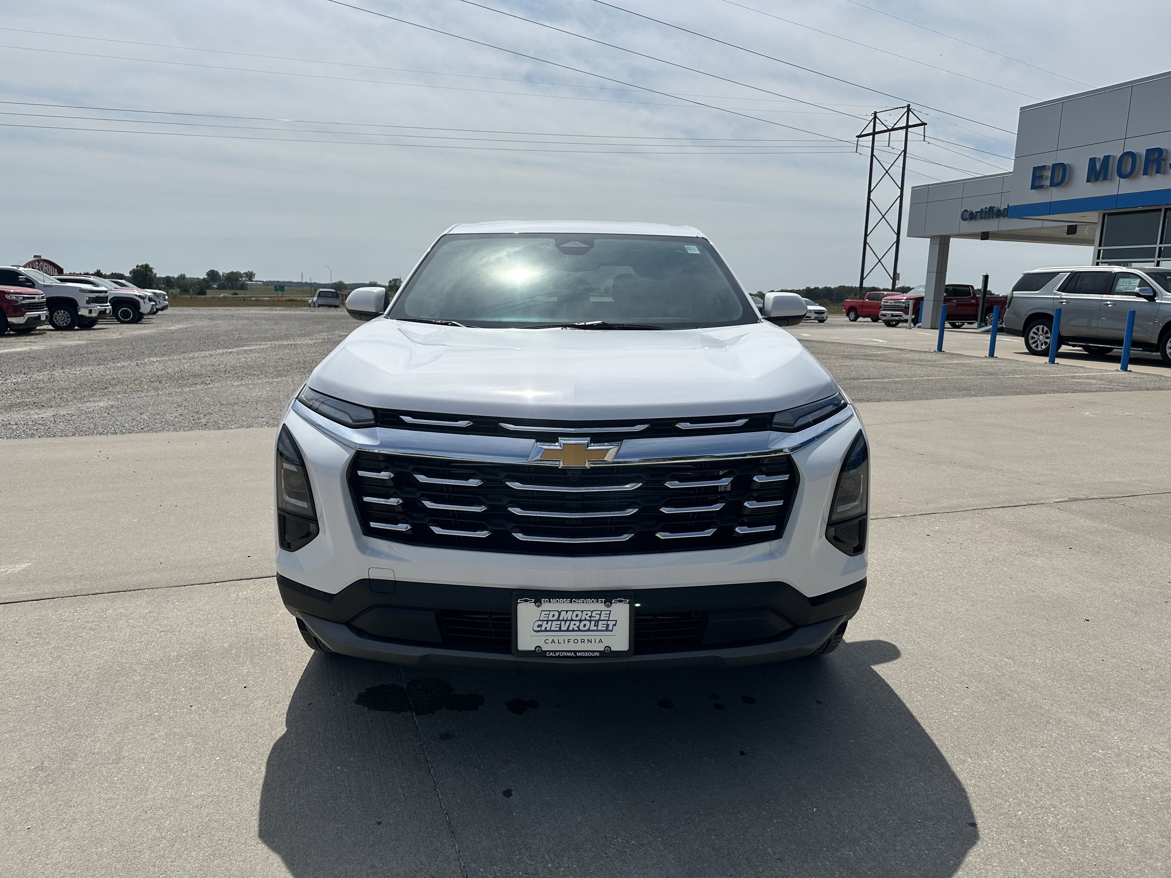 New 2026 Chevrolet Equinox LT image 2