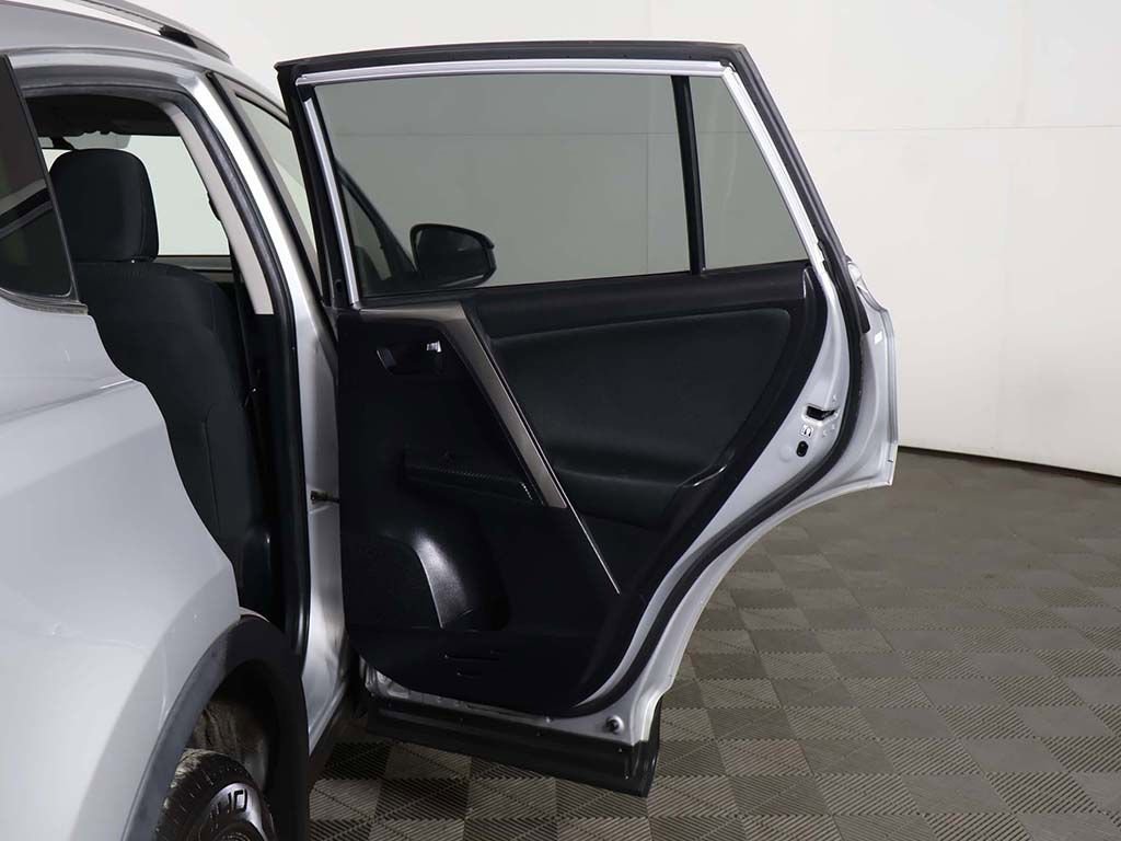 Used 2015 Toyota RAV4 LE AWD/4WD image 18