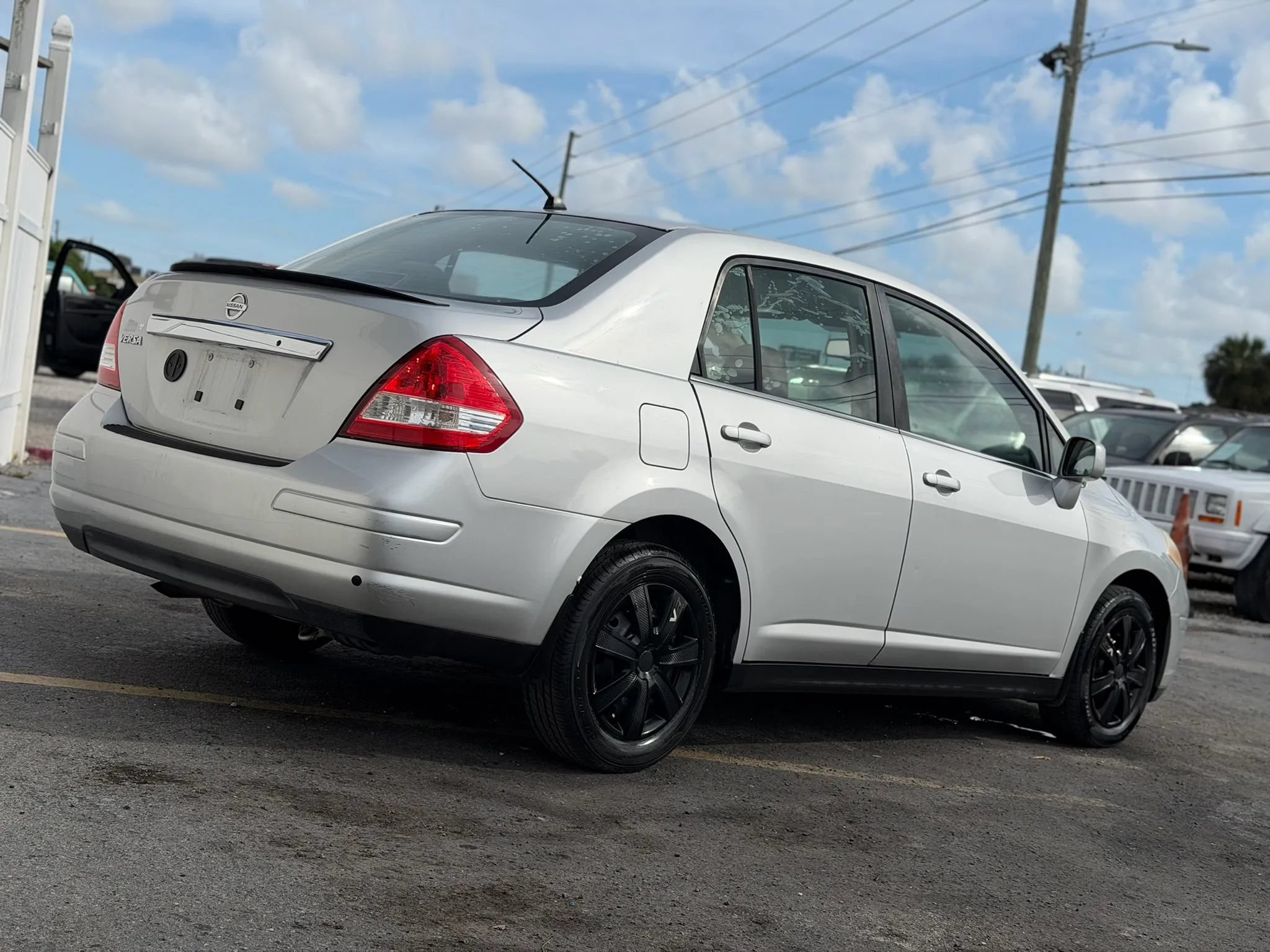 Used 2008 Nissan Versa 1.8 S w/ PWR Pkg FWD image 3