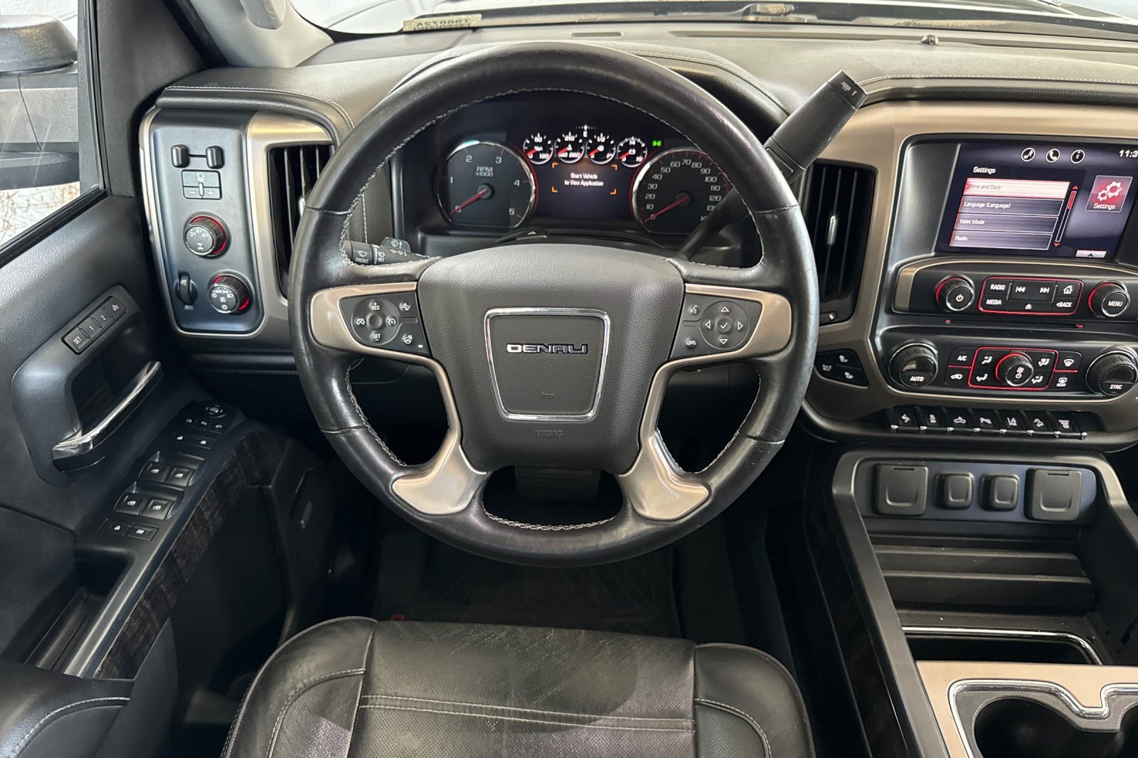 Used 2015 GMC Sierra 2500 Denali w/ Duramax Plus Package AWD/4WD image 18