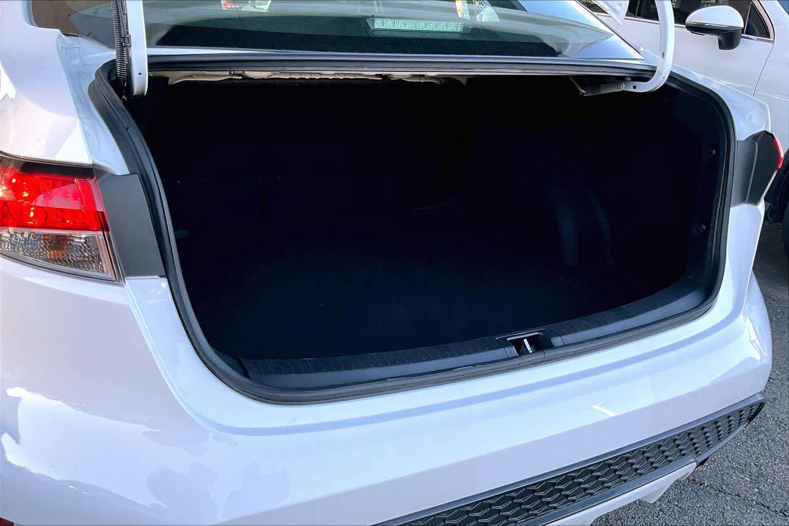 Used 2022 Toyota Corolla SE image 37