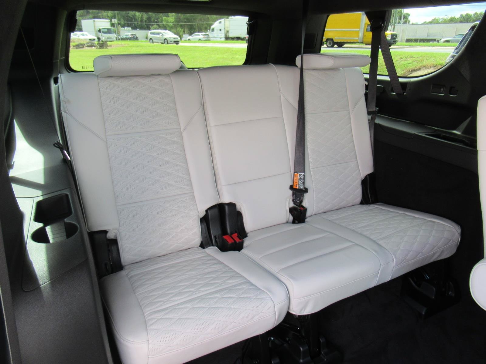 Certified 2026 Cadillac Escalade ESV Platinum Sport w/ LPO, ONYX Package AWD/4WD image 39