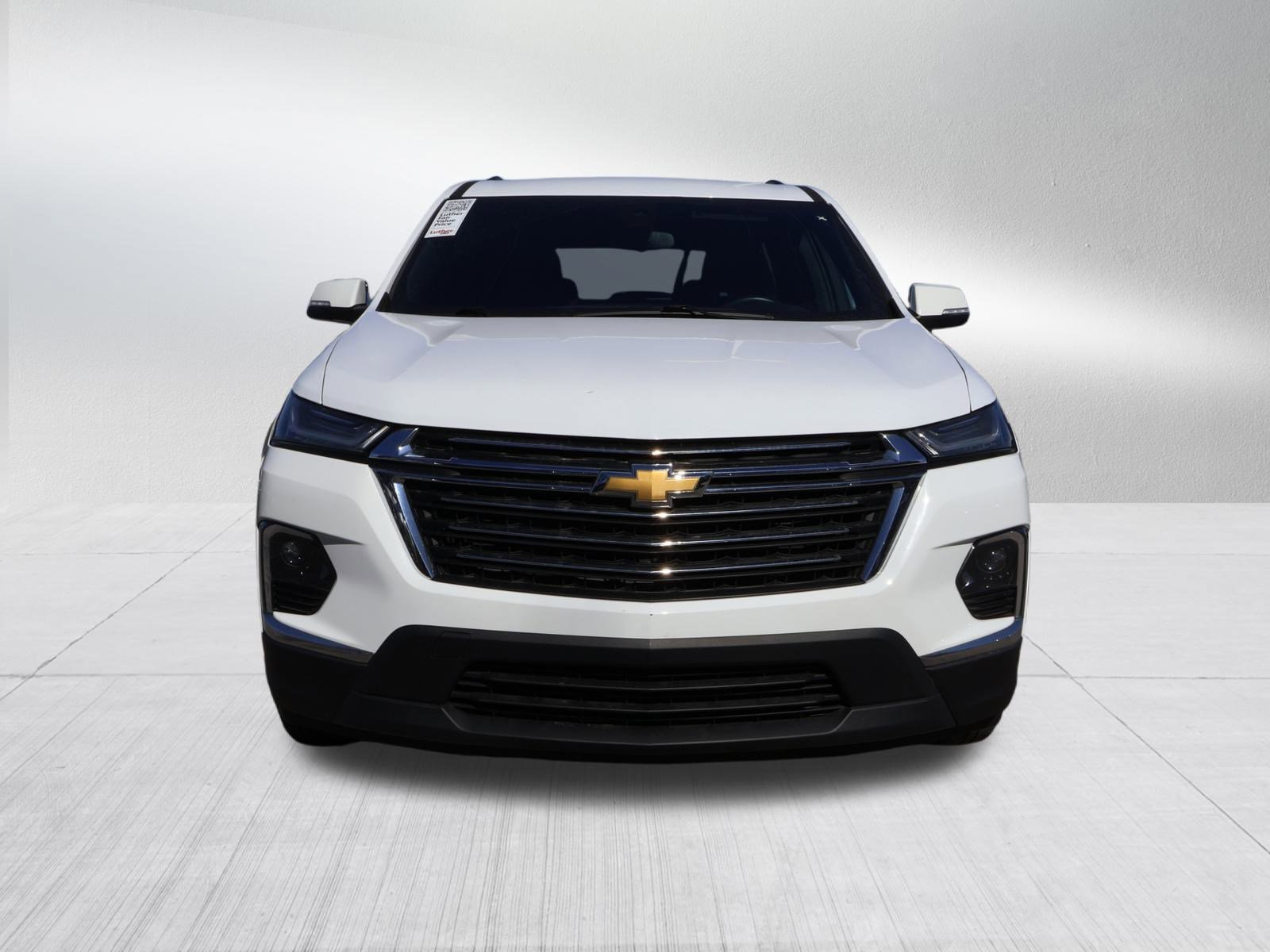 Used 2023 Chevrolet Traverse LT image 2