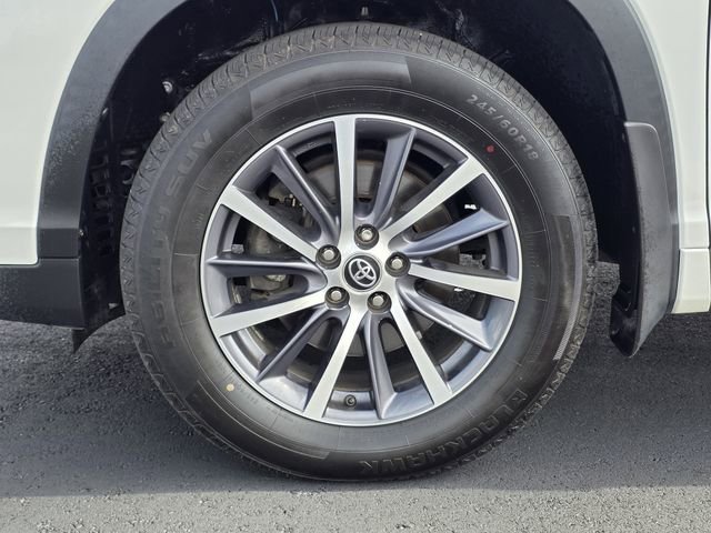 Used 2017 Toyota Highlander XLE AWD/4WD image 32