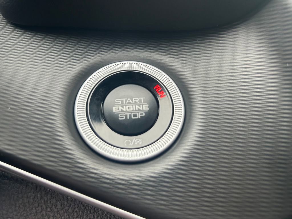 New 2025 Jeep Grand Cherokee L Altitude image 14