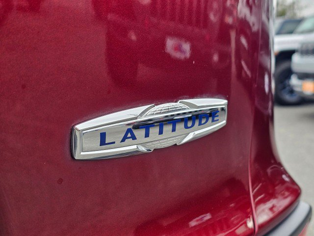 Used 2019 Jeep Cherokee Latitude Plus w/ Comfort/Convenience Group AWD/4WD image 17