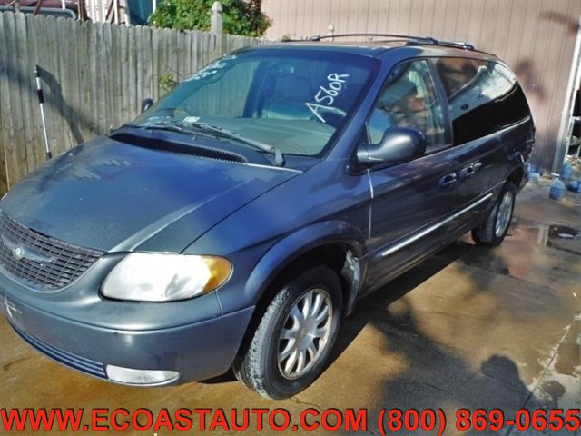 Used 2002 Chrysler Town & Country Limited image 2